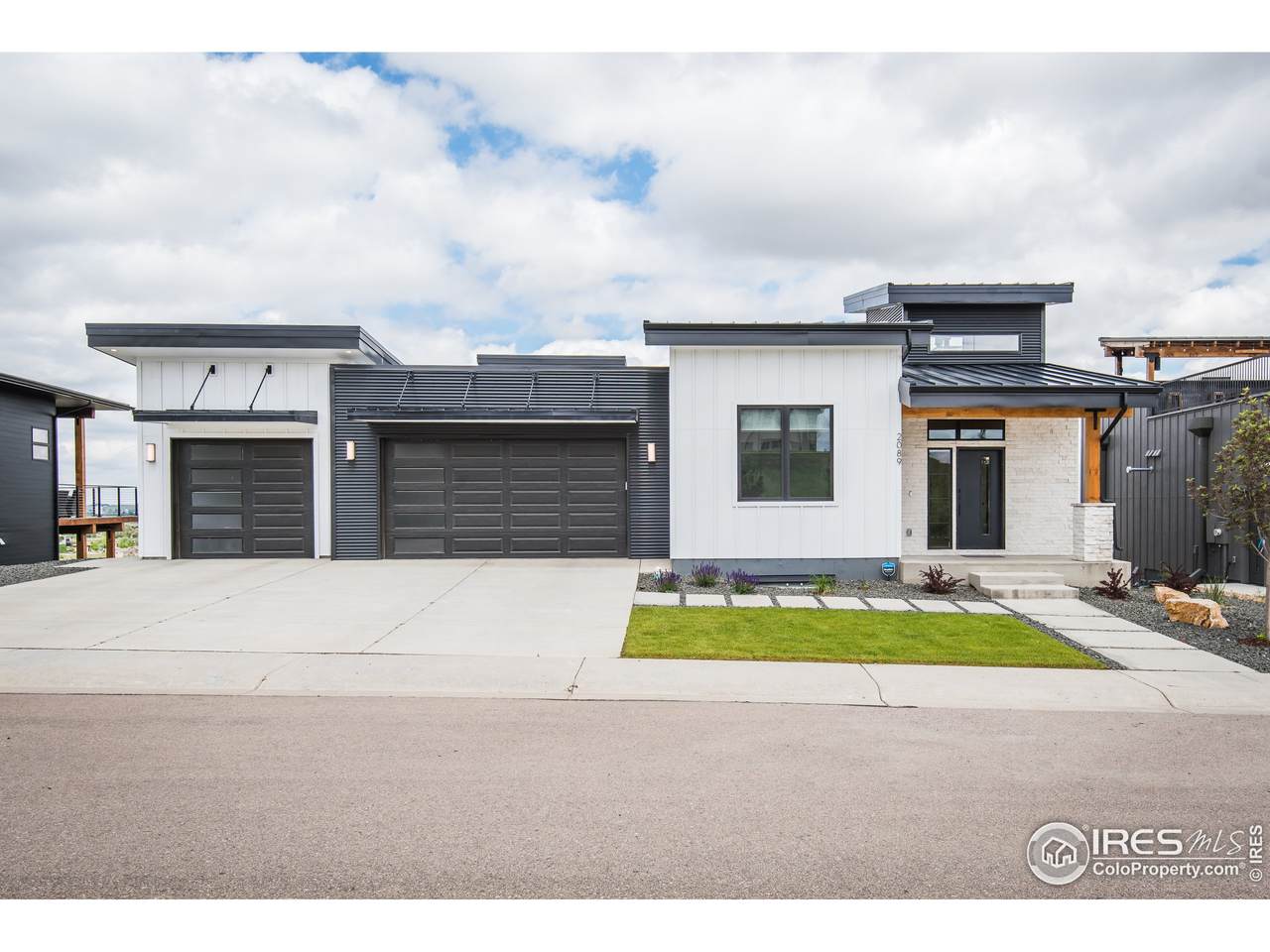2089 Picture Pointe Dr - Photo 1