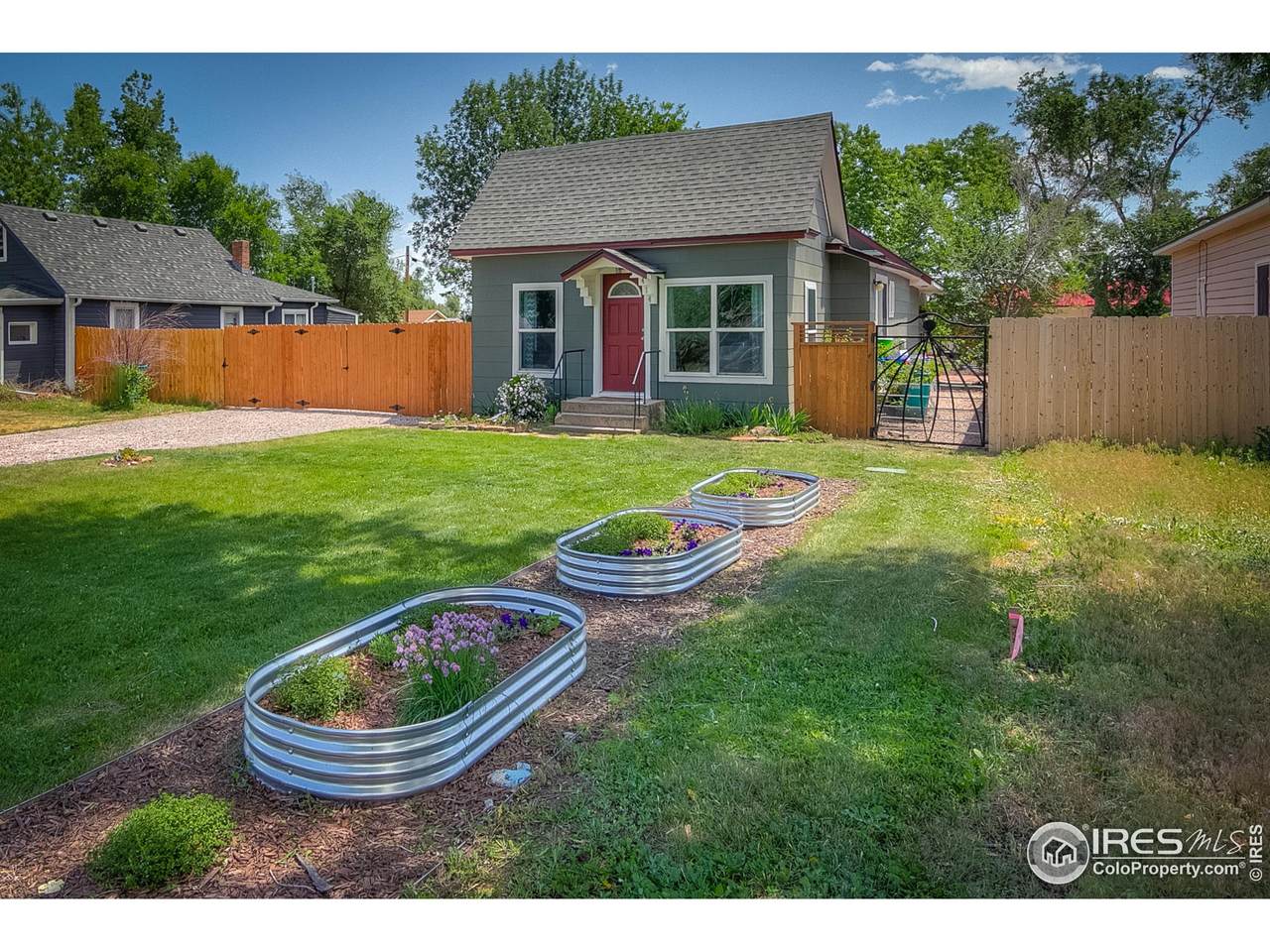 414 Stover St - Photo 1