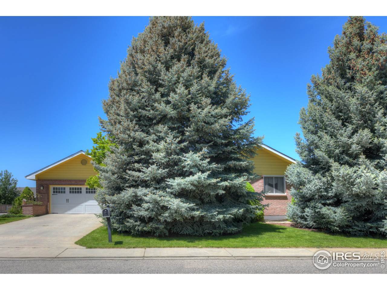 1607 Bowen St - Photo 1