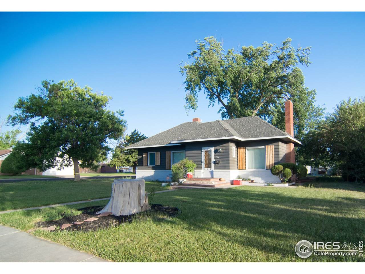 420 4th St - Photo 1