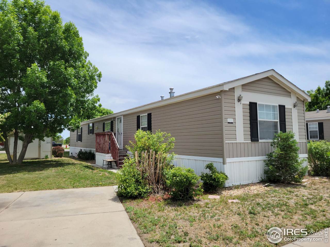 435 35th Ave - Photo 1