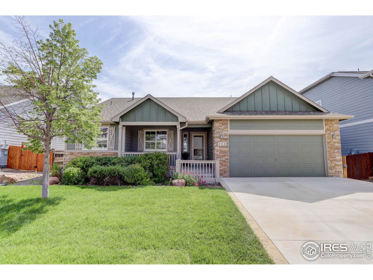 445 Homestead Ln - Photo 1