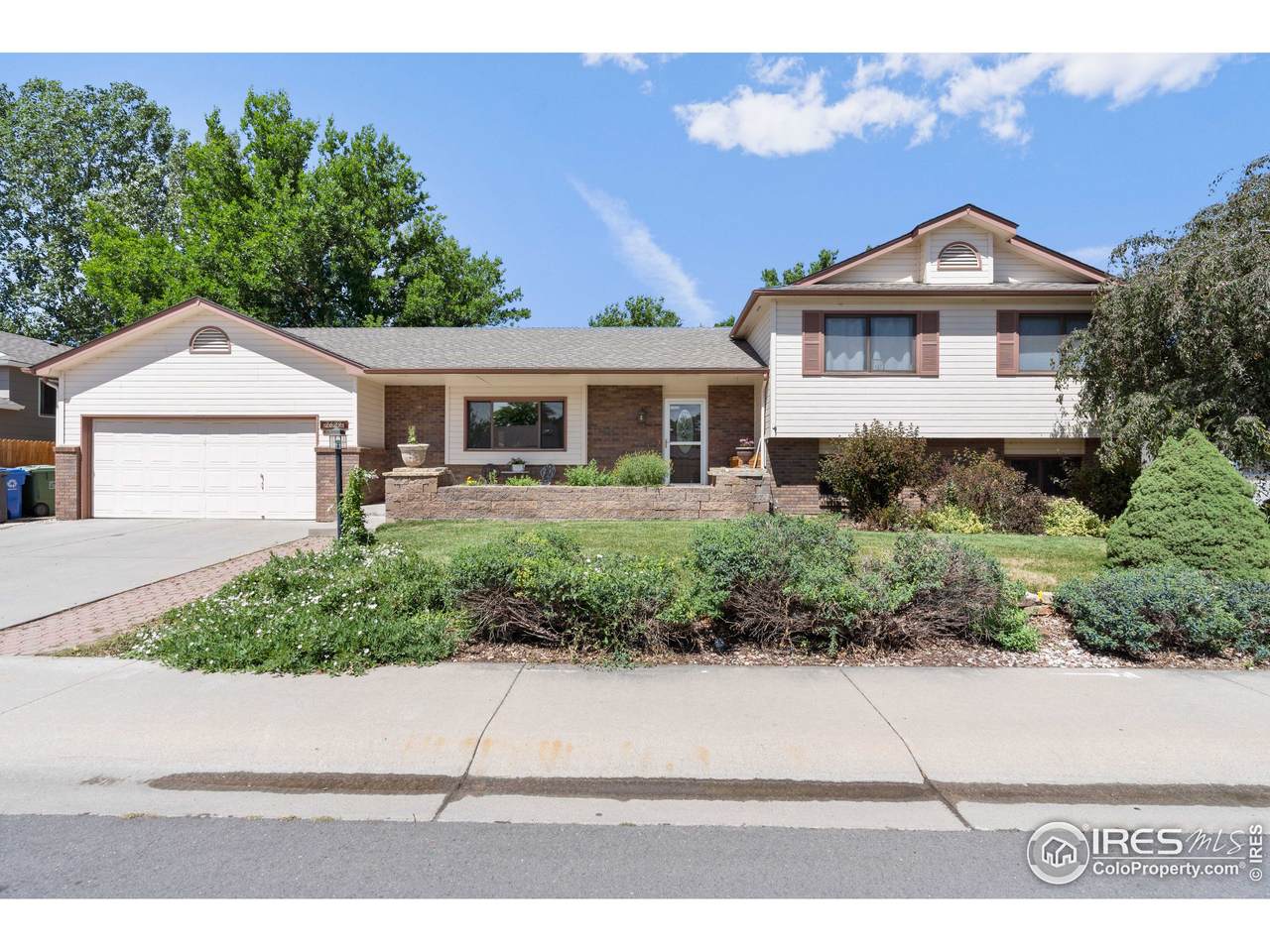 2629 Redbud Dr - Photo 1