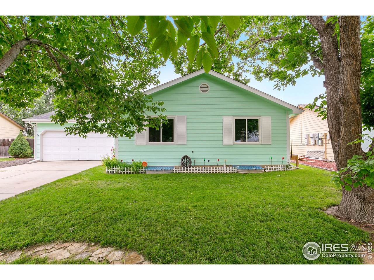 335 Walnut Ave - Photo 1