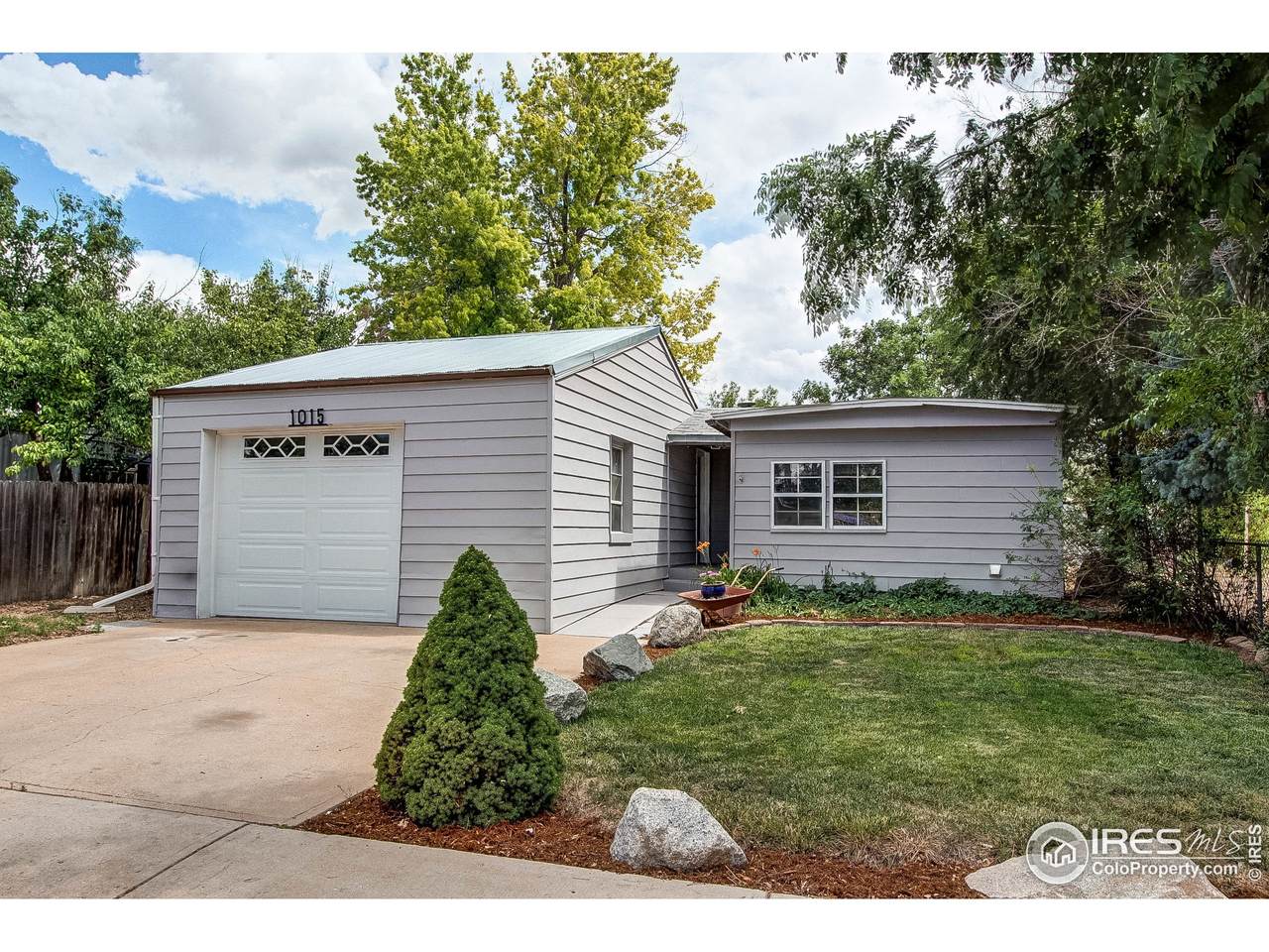 1015 Macdavidson Cir - Photo 1