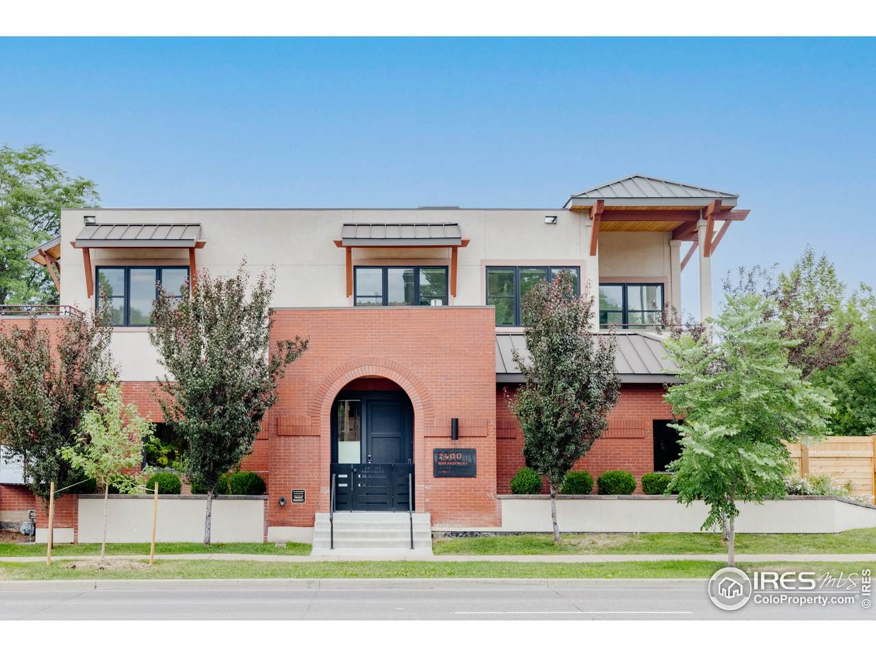 2400 Broadway St - Photo 1