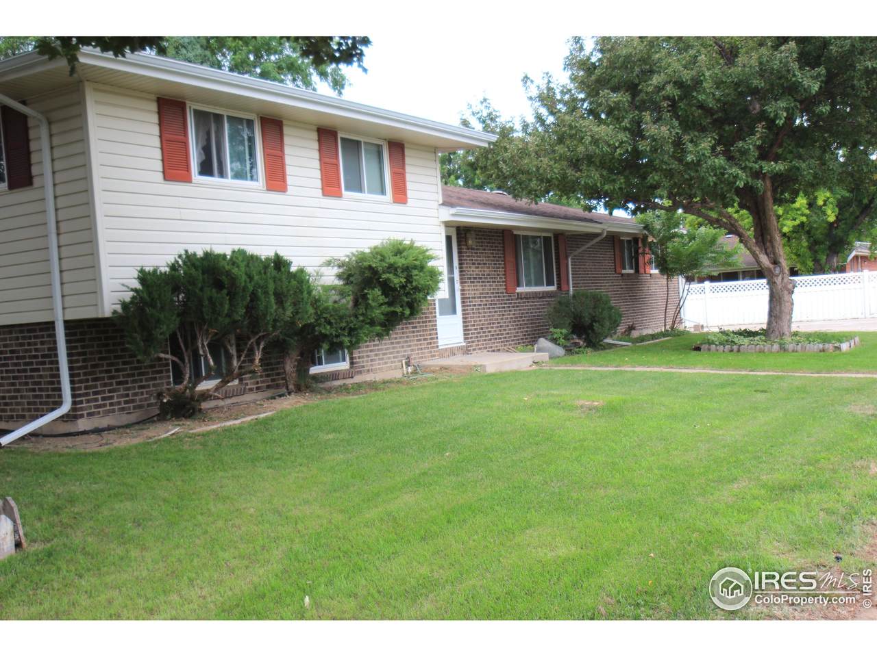 111 Jay Ave - Photo 1