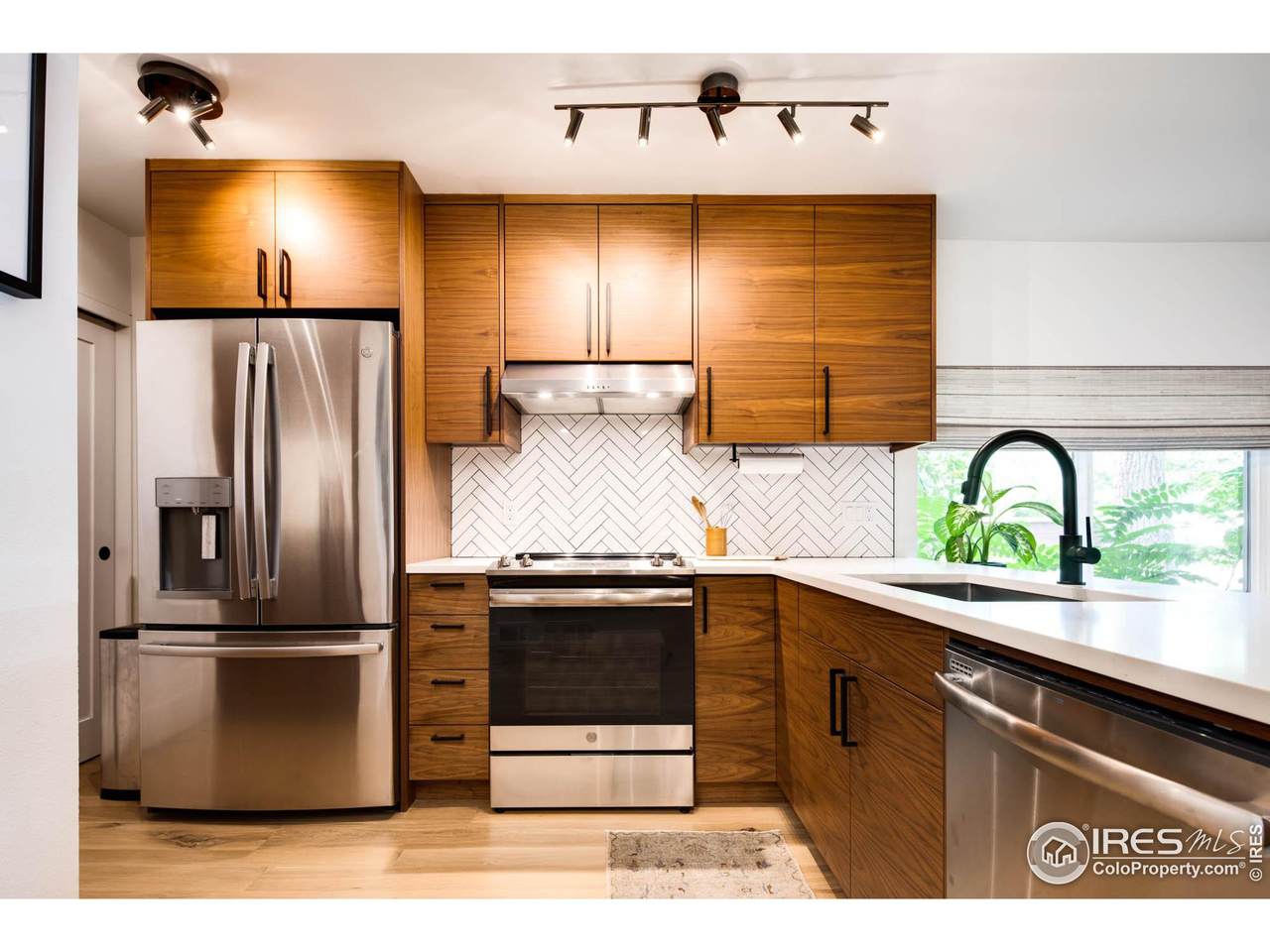 1860 Walnut St - Photo 1