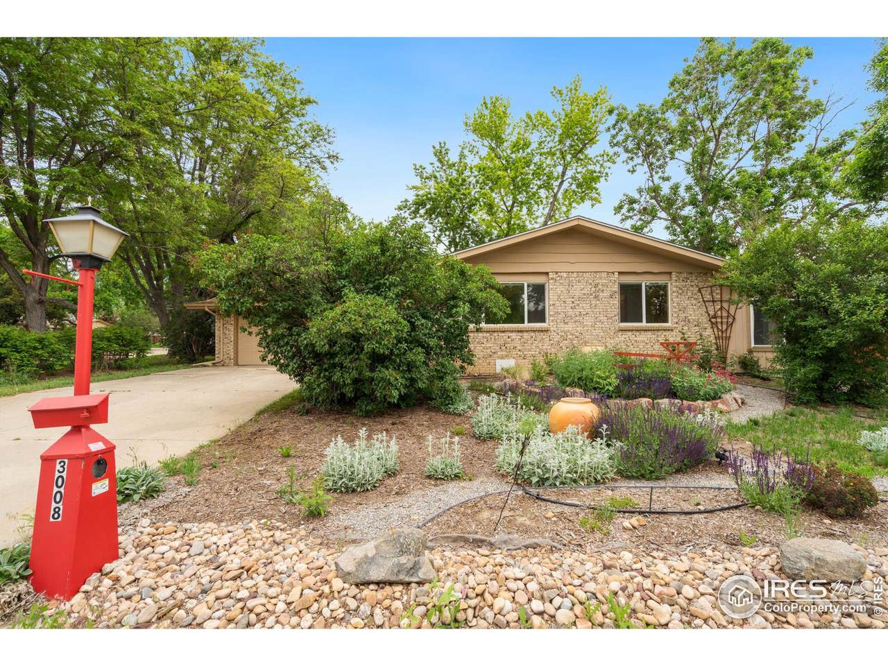 3008 University Ave - Photo 1