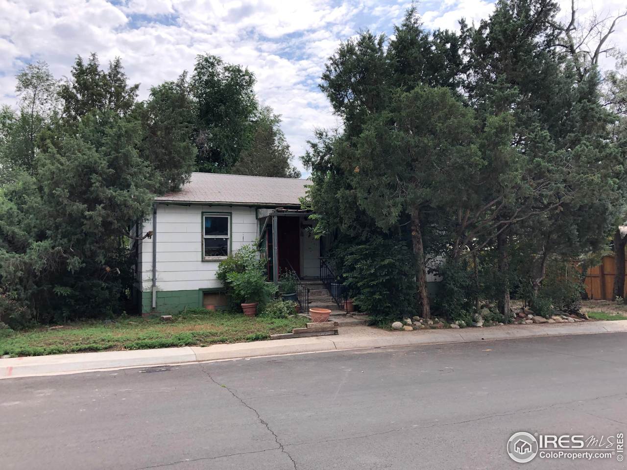 214 Clover Ln - Photo 1