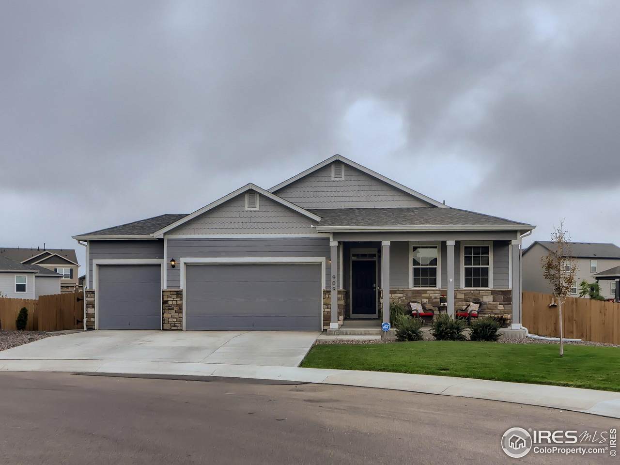 909 Keneally Ct - Photo 1