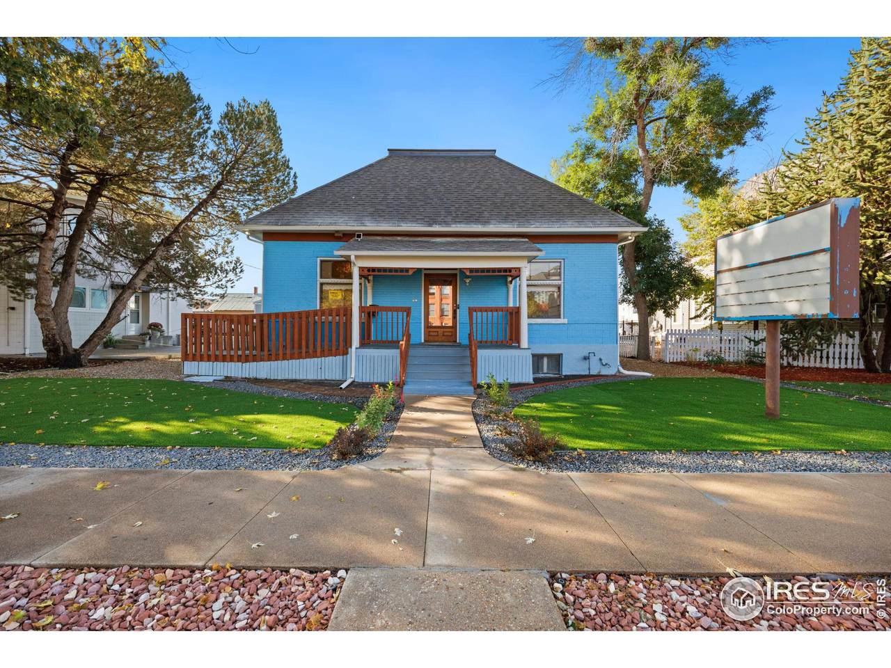 1020 8th St - Photo 1