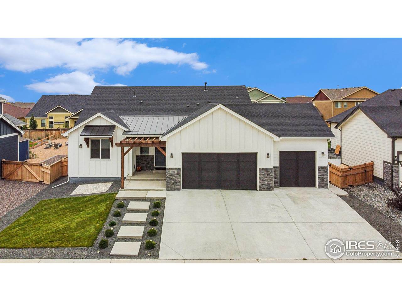 265 Redmond Dr - Photo 1