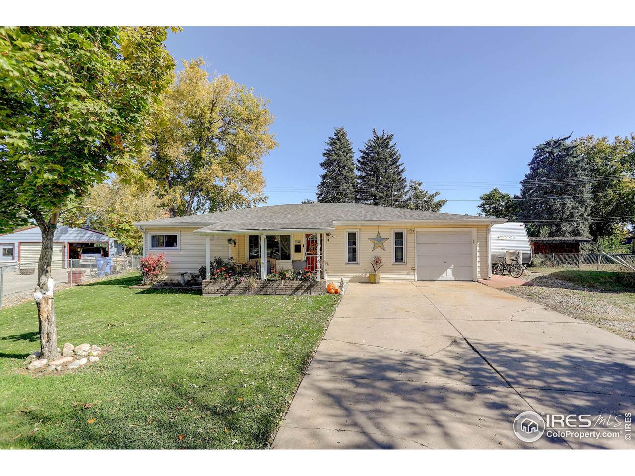 606 Crescent Dr - Photo 1