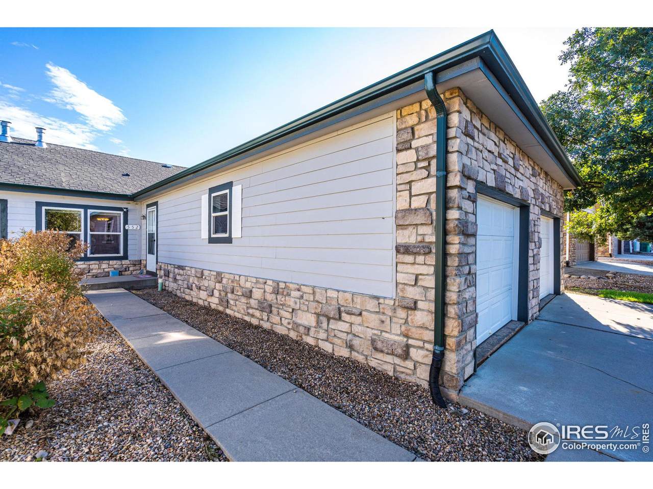 552 Carriage Dr - Photo 1