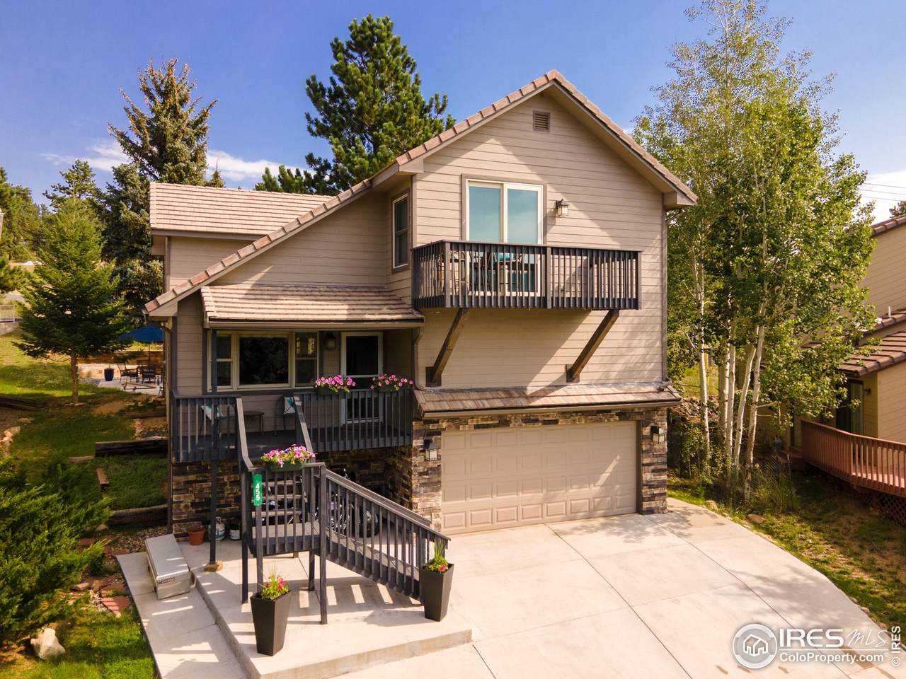 455 Skyline Dr - Photo 1
