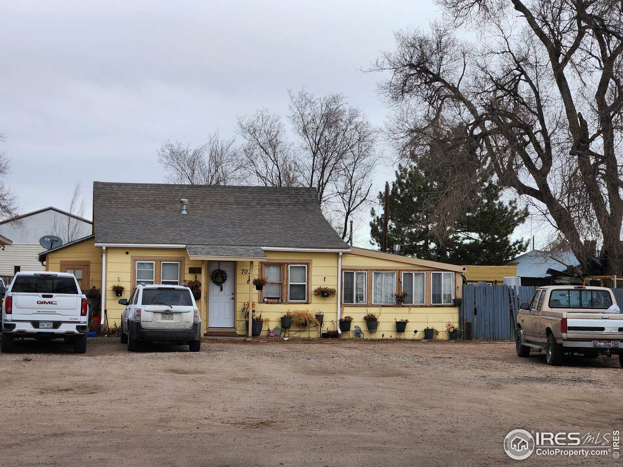 703 18th St - Photo 1