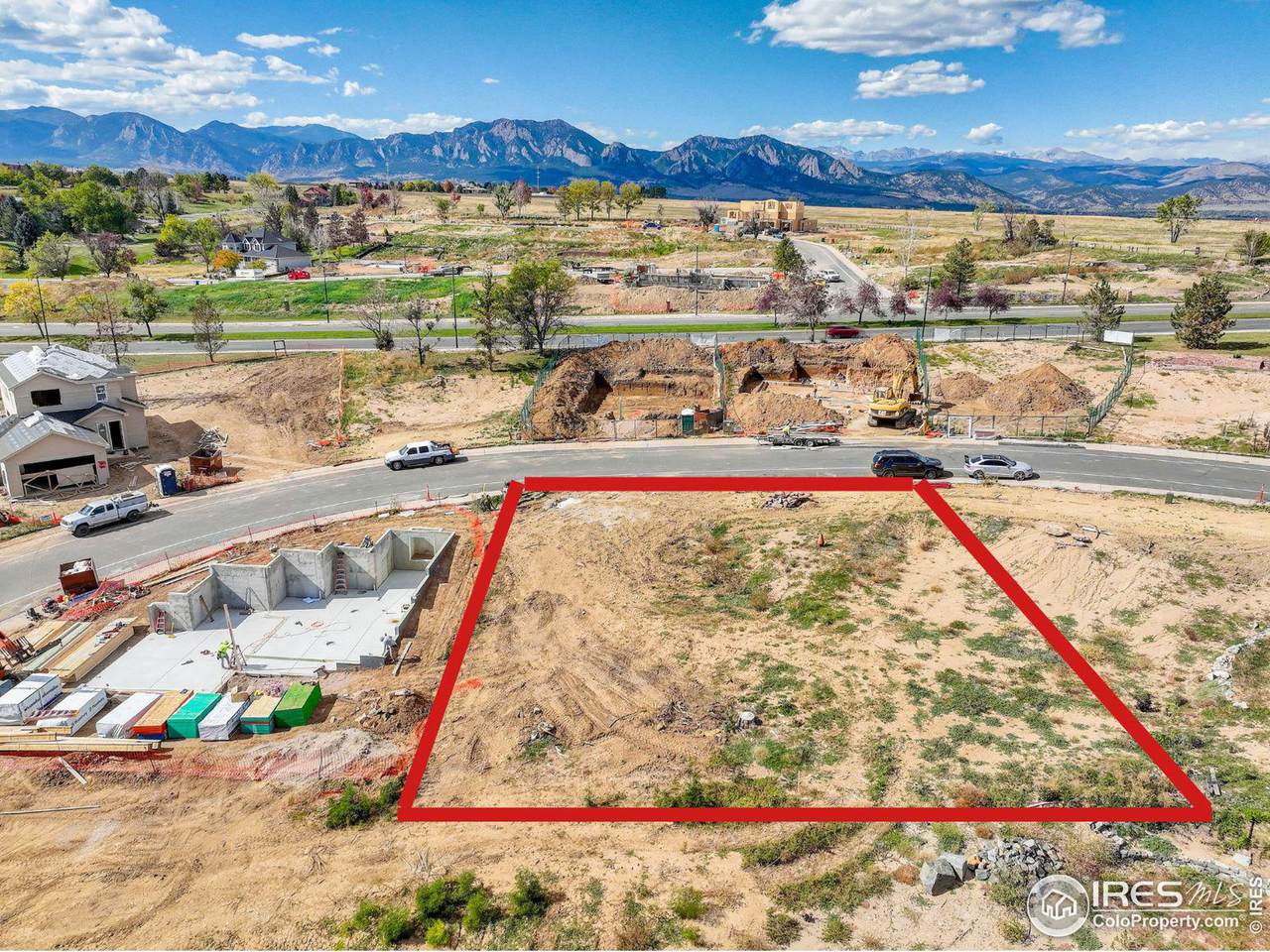 972 Arapahoe Cir - Photo 1