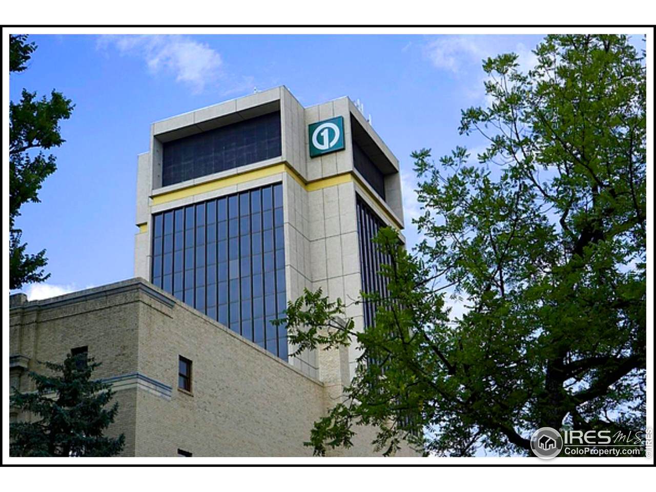 215 Oak St - Photo 1