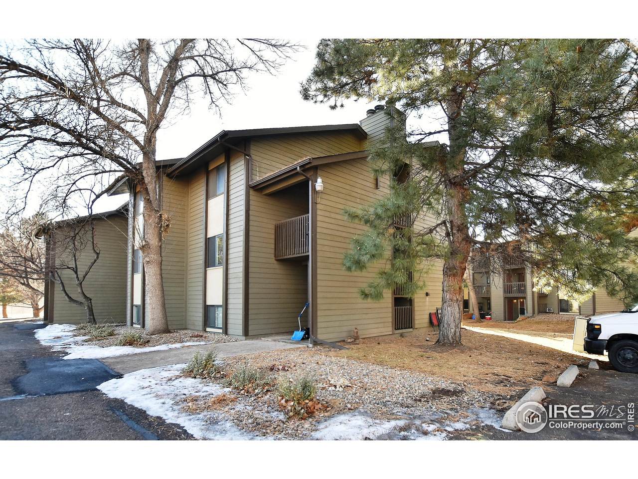 925 Columbia Rd - Photo 1