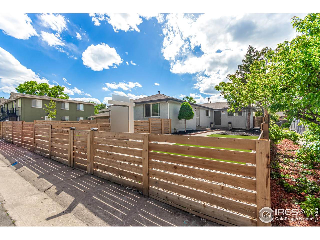 737 Utica St - Photo 1