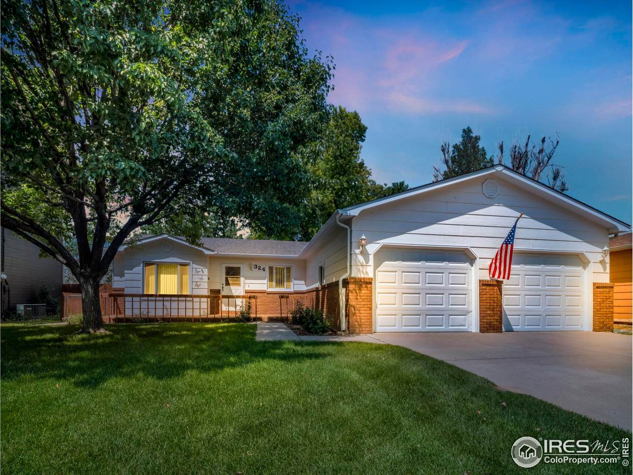 324 Applewood St - Photo 1