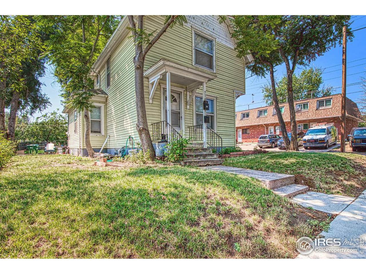 714 20th St - Photo 1
