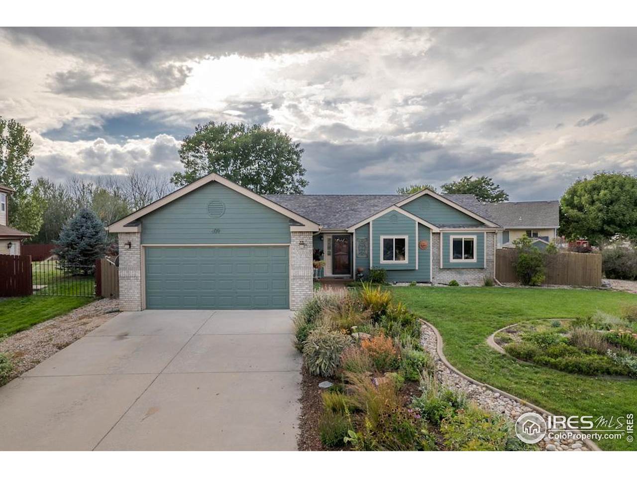 609 Hemlock Dr - Photo 1