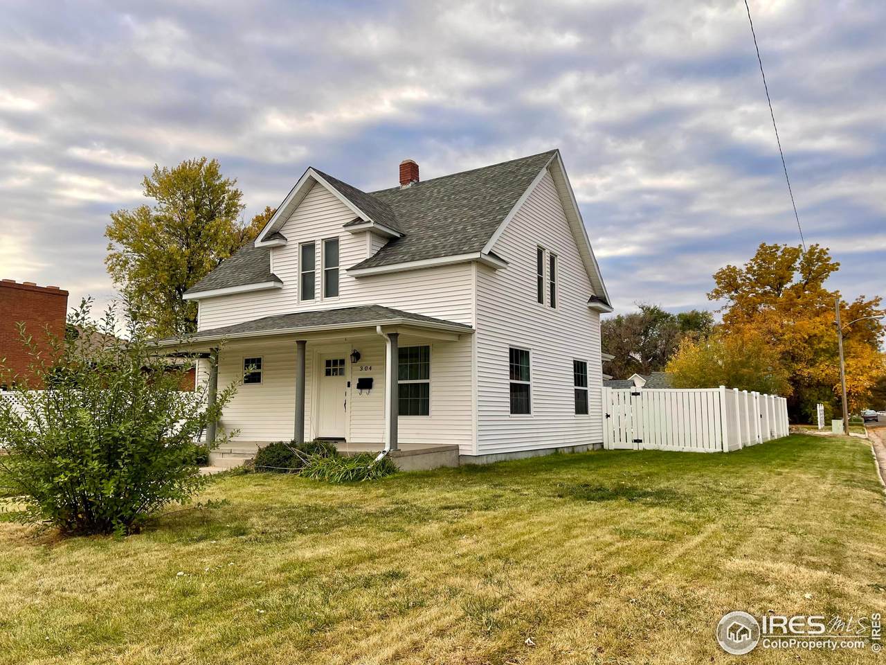 304 High School Ave - Photo 1