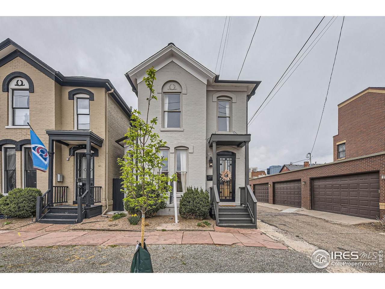 718 25th St - Photo 1