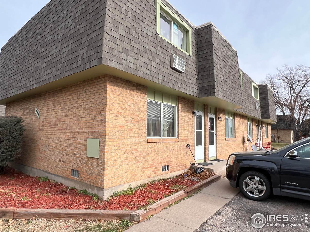 732 37th Ave Ct - Photo 1