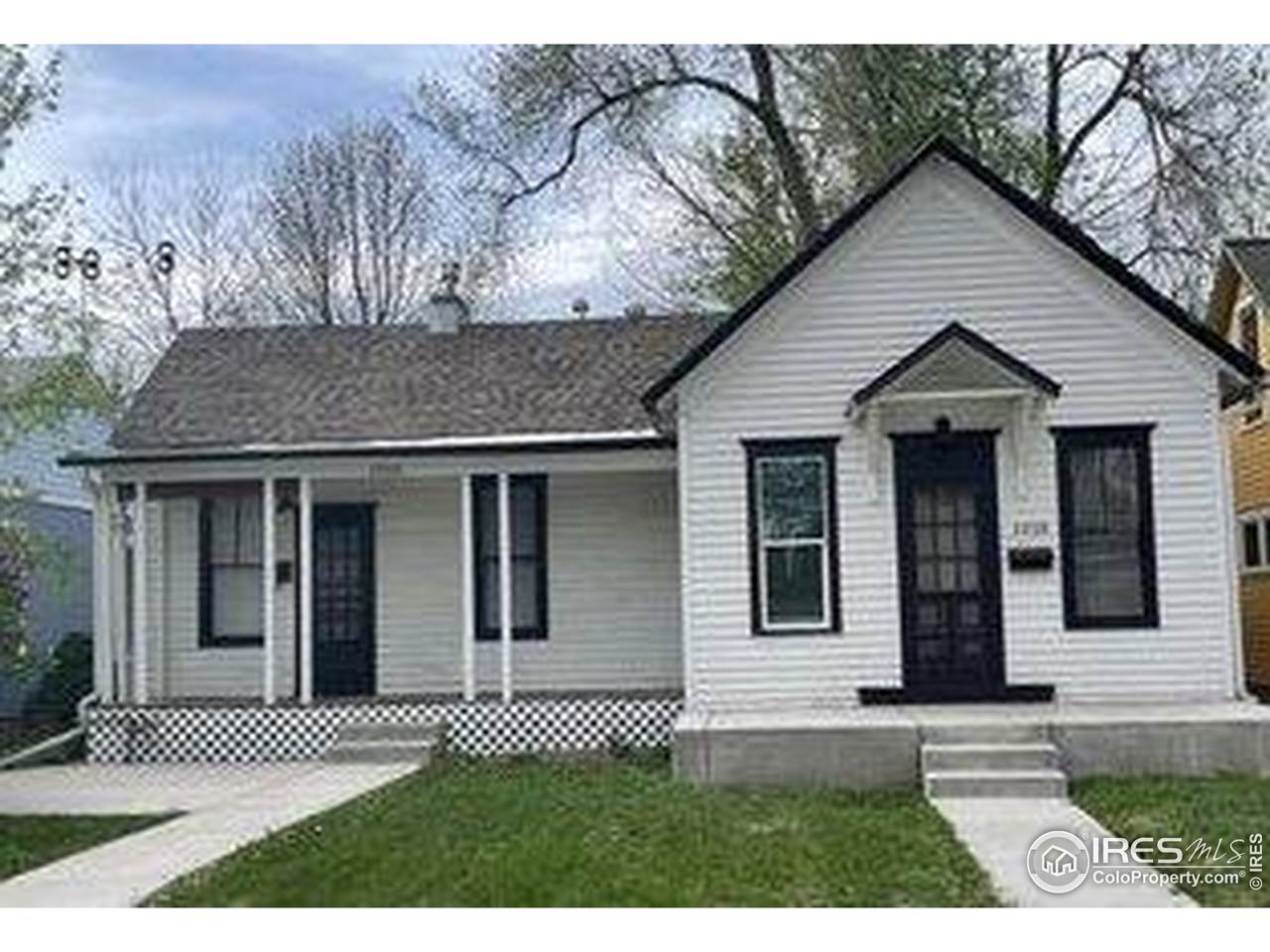 1018 Akin Ave - Photo 1
