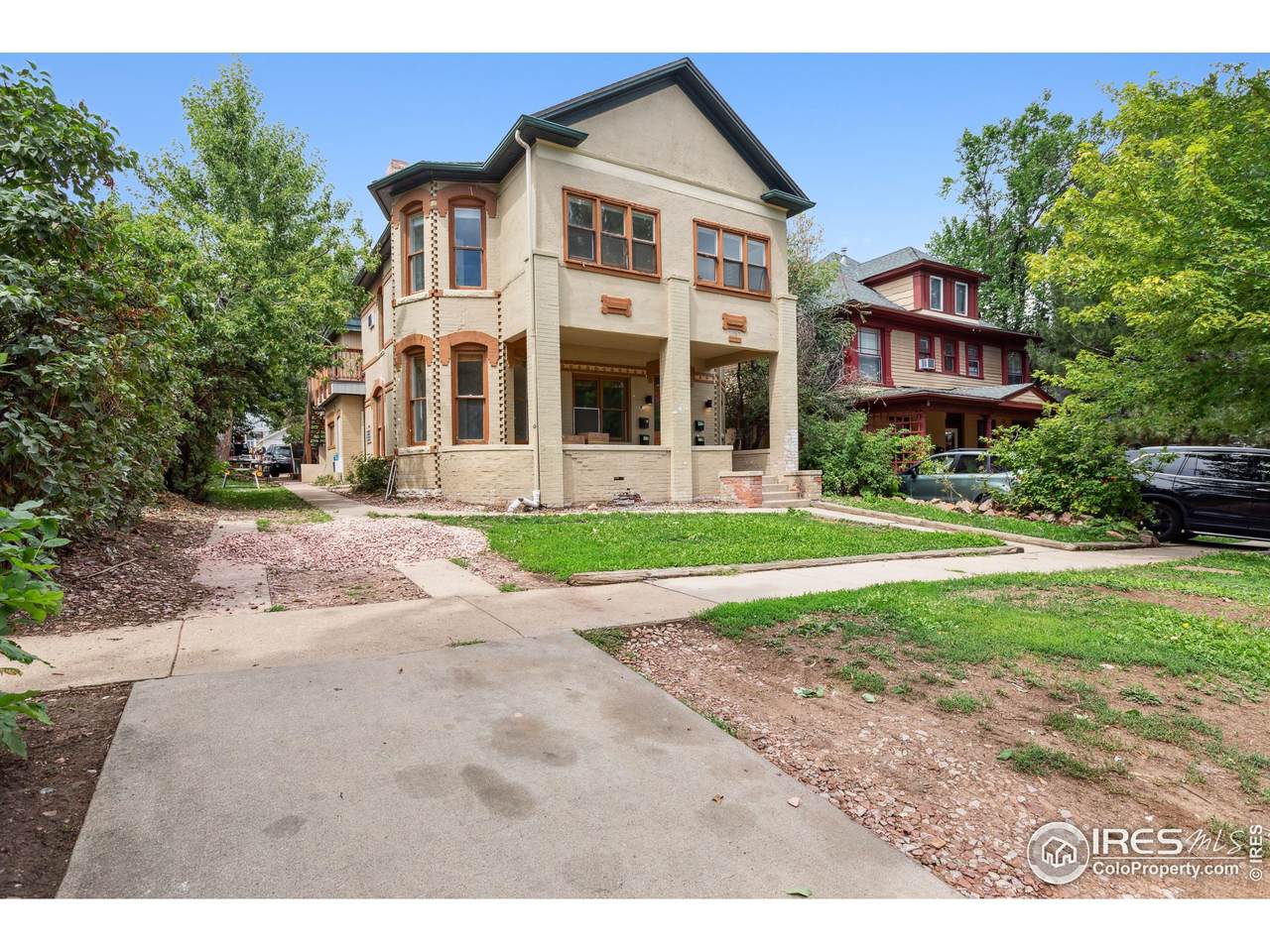 1037 12th St - Photo 1
