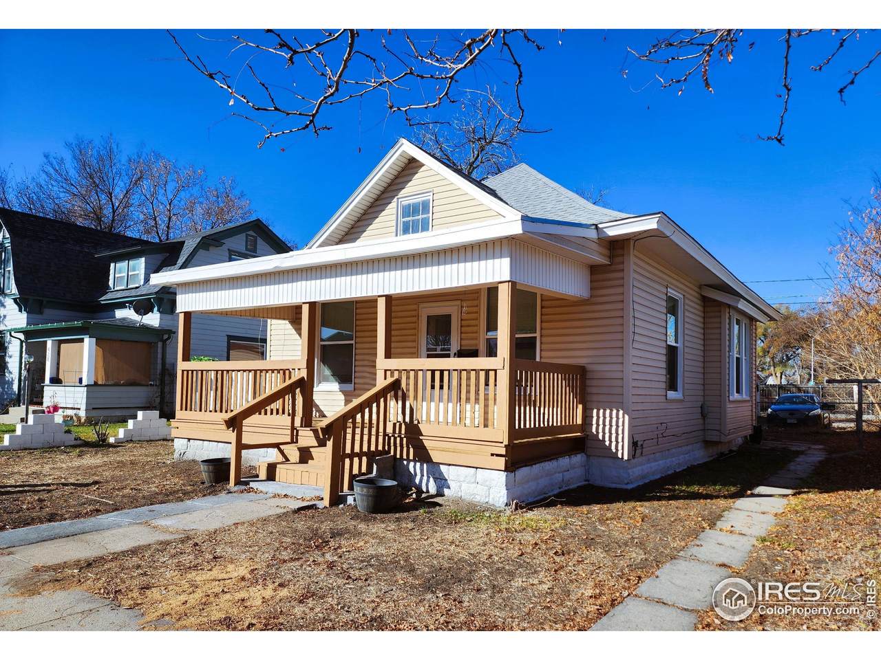 424 2nd St - Photo 1