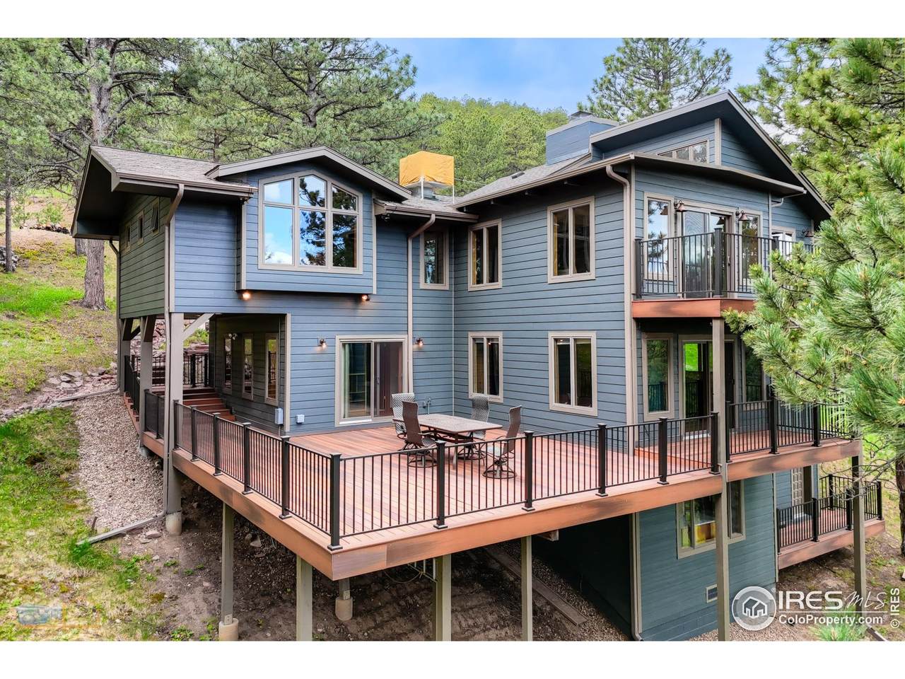 335 Pine Tree Ln - Photo 1