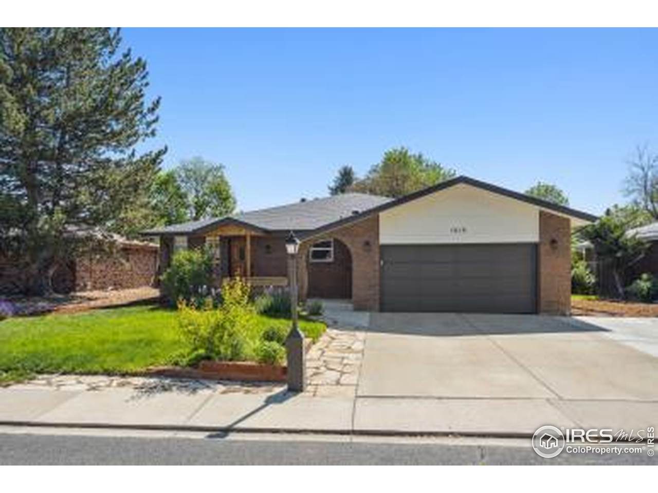 1610 Vivian St - Photo 1