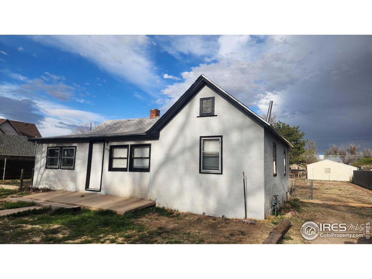 504 6th Ave - Photo 1