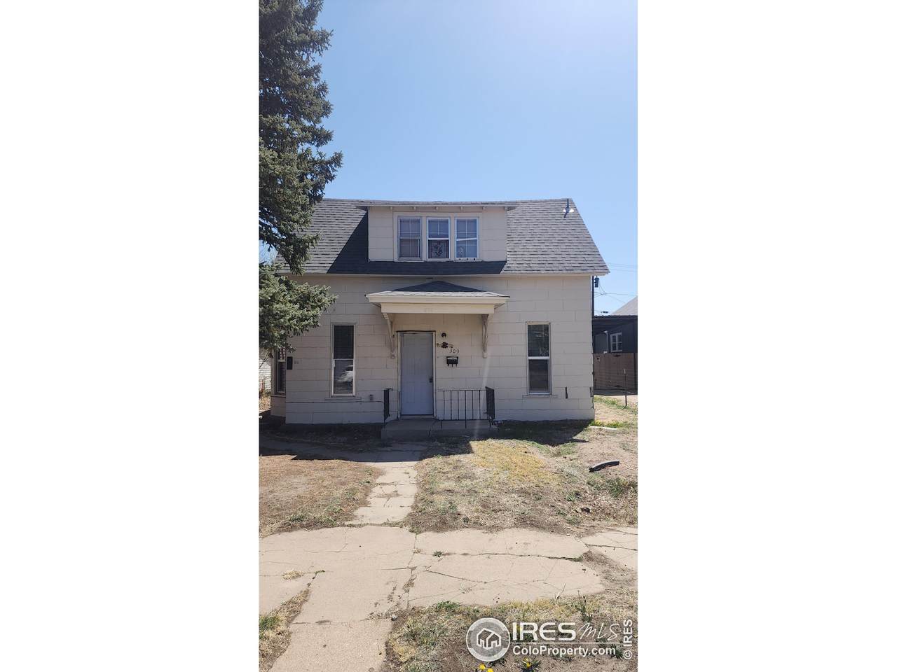 303 2nd St - Photo 1