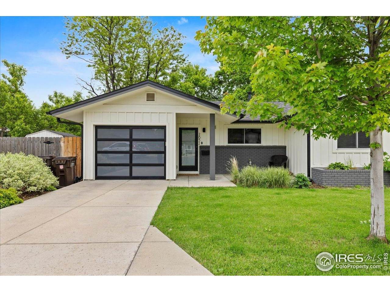 2652 Sherwood Cir - Photo 1
