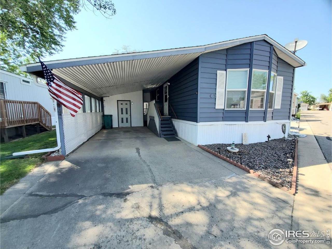 605 57th St - Photo 1