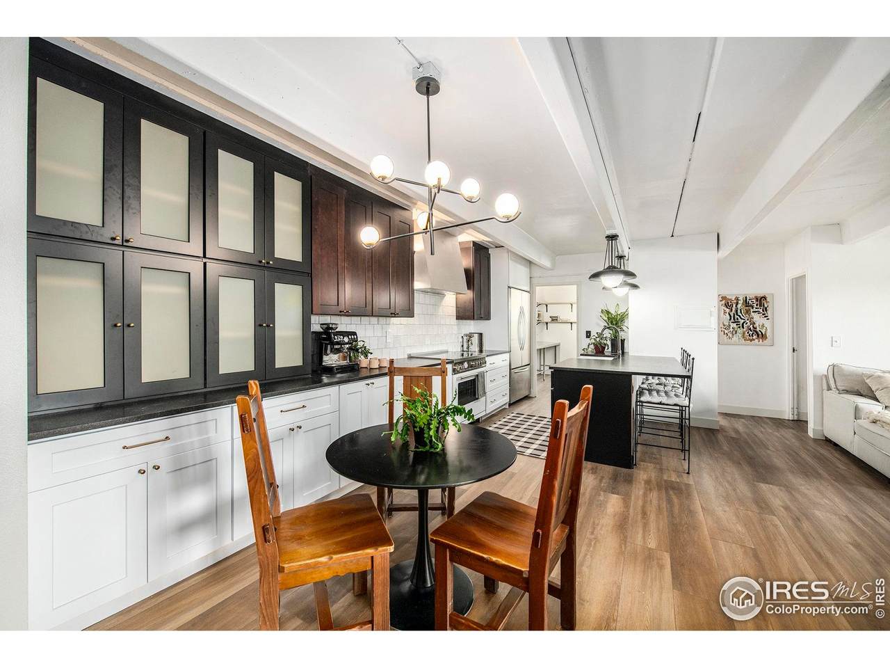 415 Howes St - Photo 1