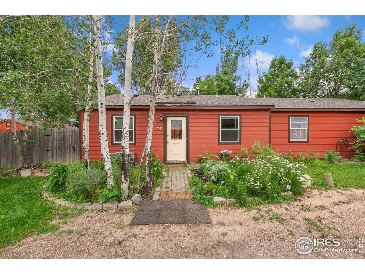 2909 Olive St - Photo 1