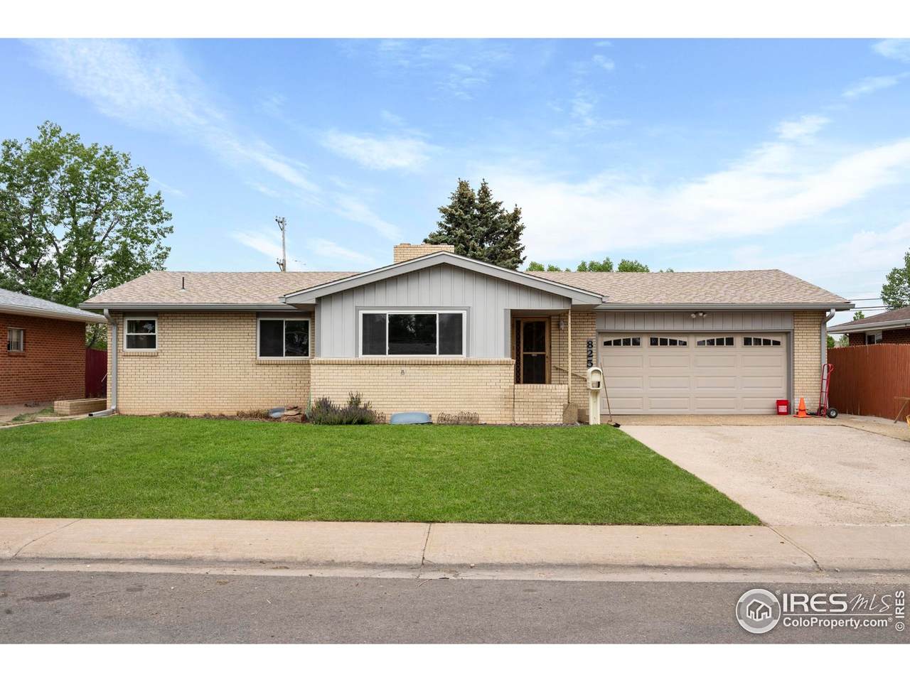 825 28th Ave - Photo 1