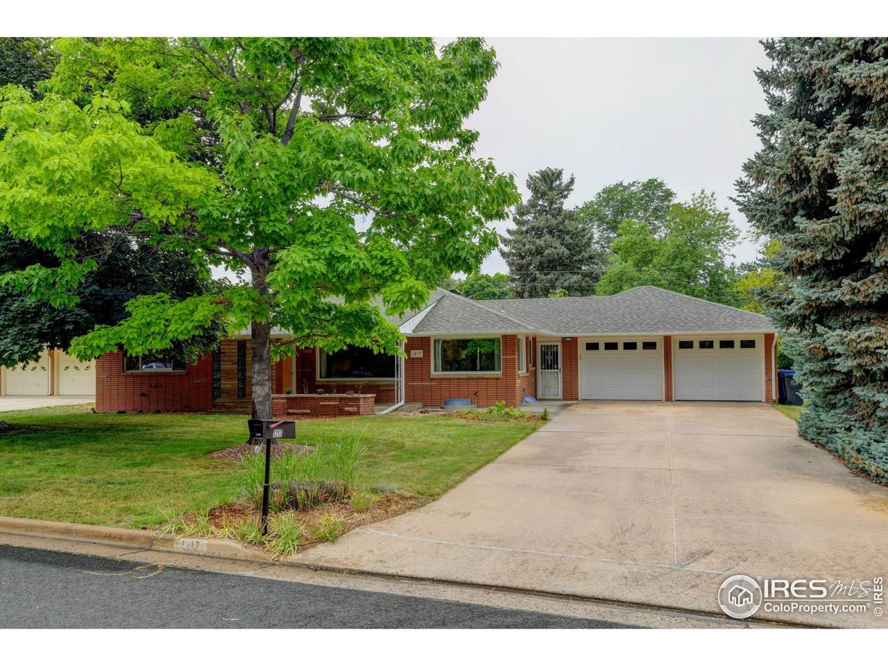 1217 Cimmeron Dr - Photo 1
