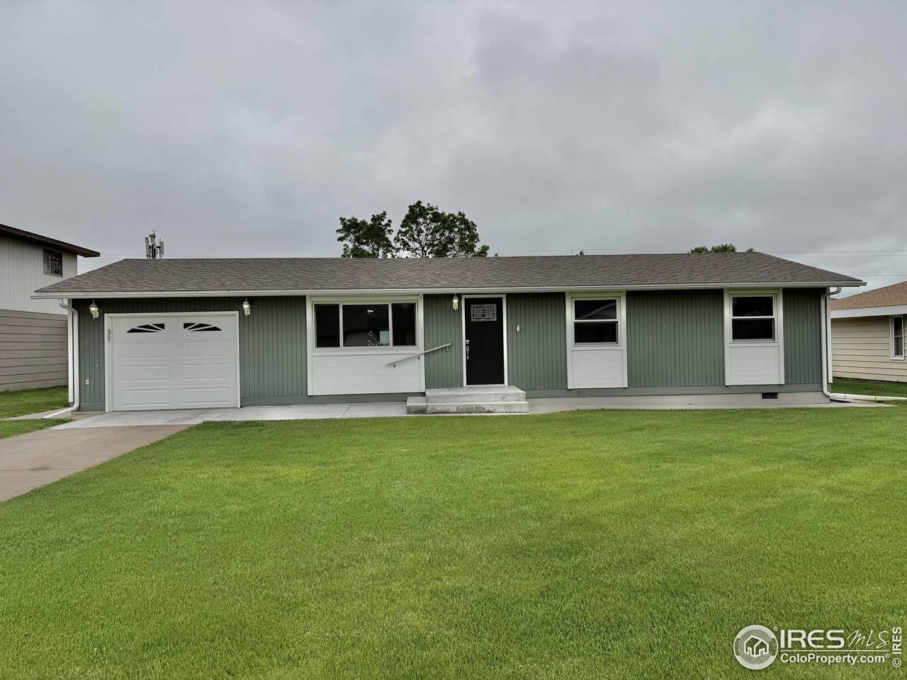 830 Bowman Ave - Photo 1