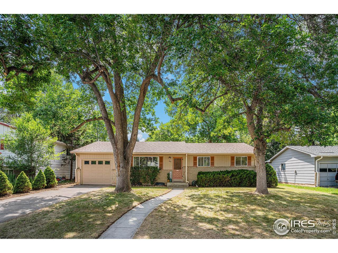 1417 Skyline Dr - Photo 1