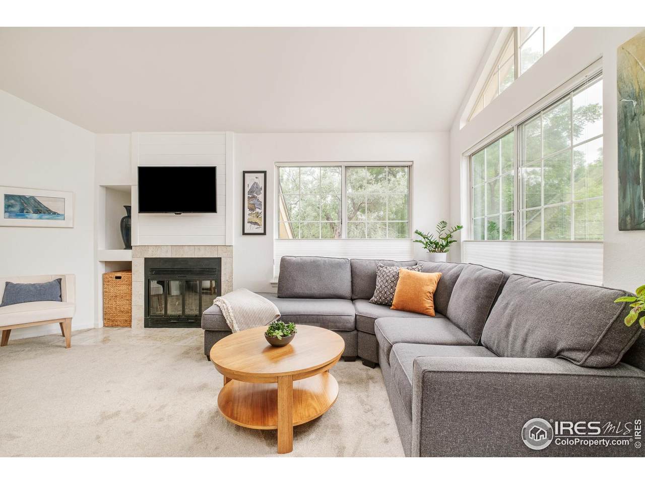 4887 White Rock Cir - Photo 1