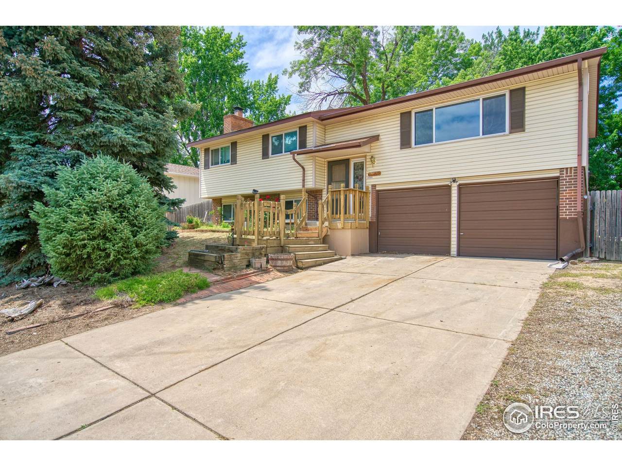 1209 Terry St - Photo 1