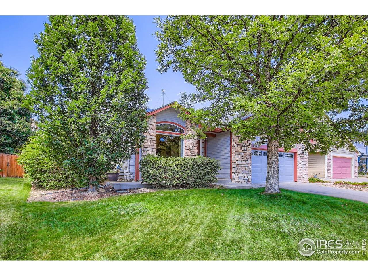 10947 100th Dr - Photo 1