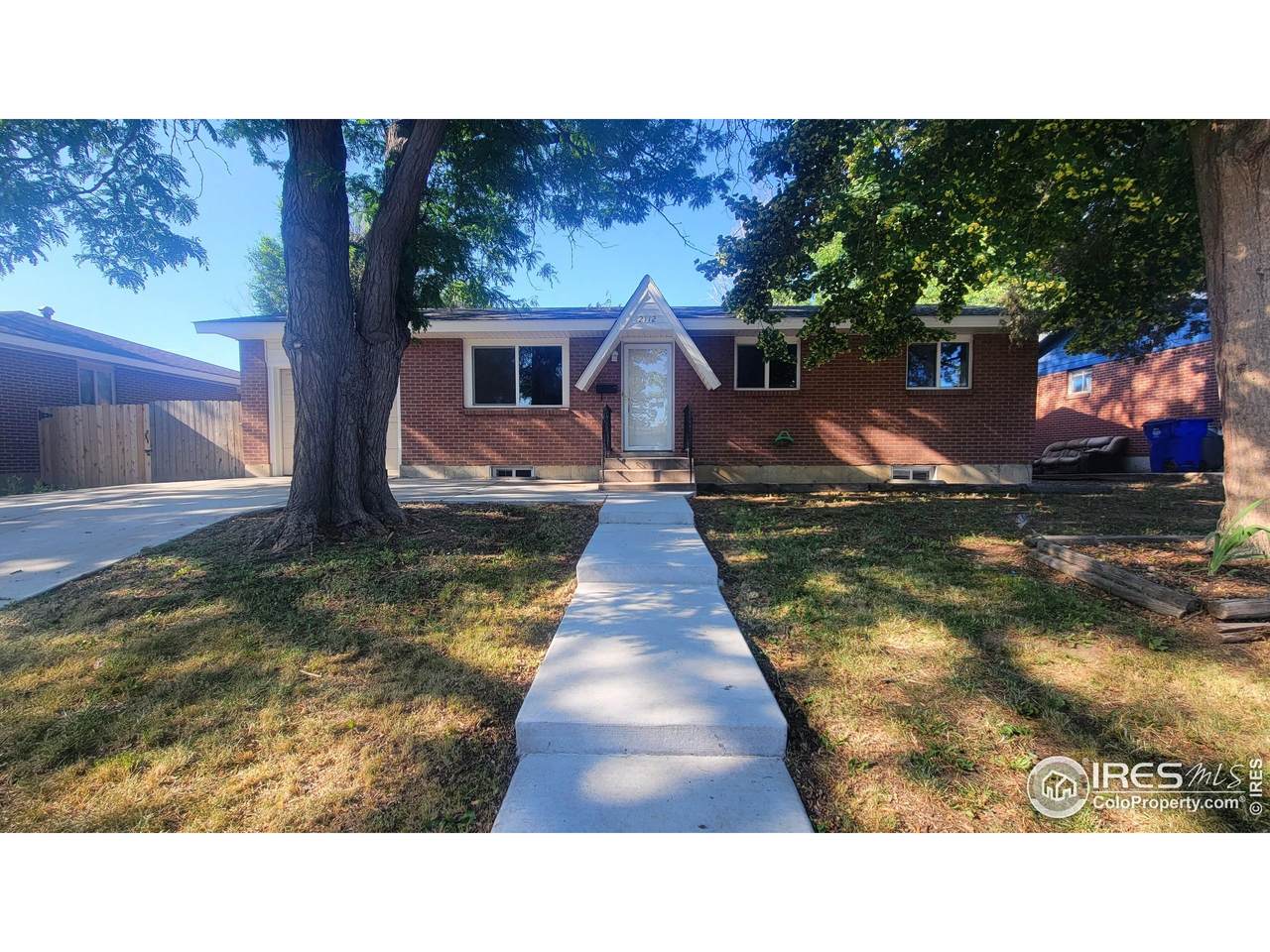2112 27th St - Photo 1